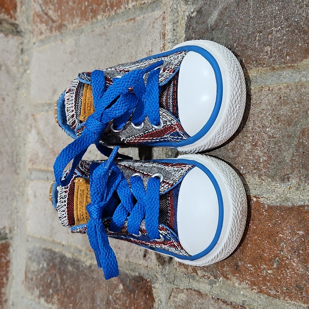 Toddler Converse Low Tops (sz 4)